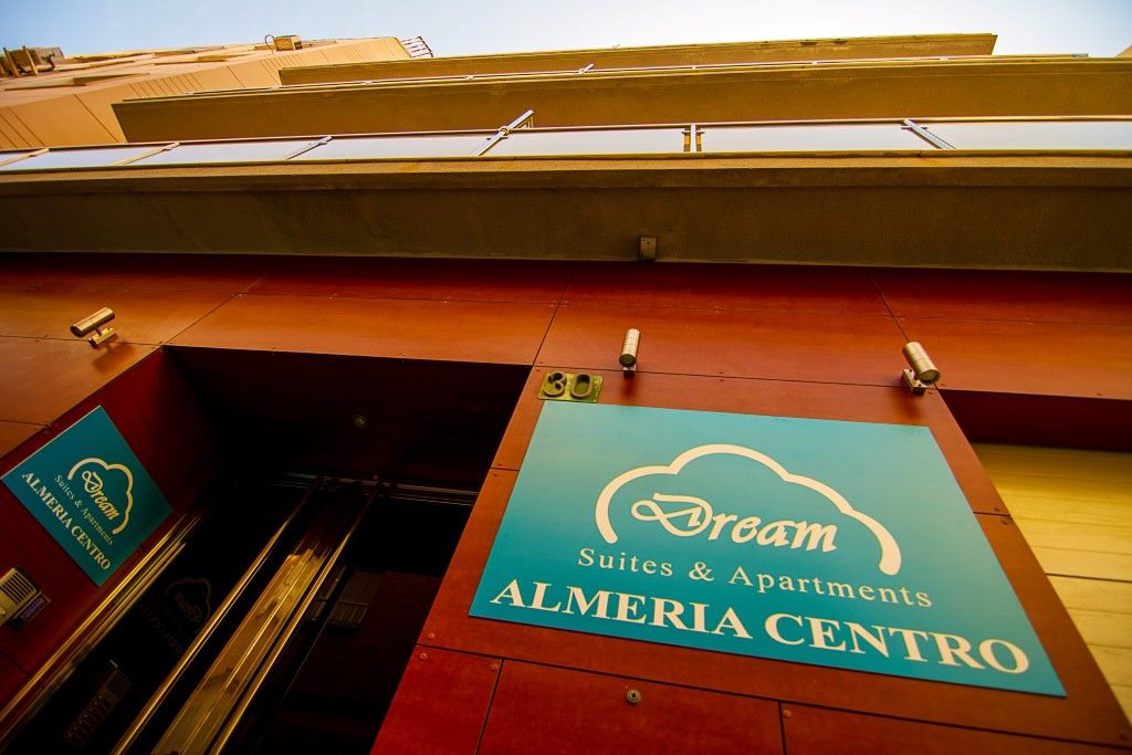 Dream Suites And Apartments Almeria Centro Esterno foto